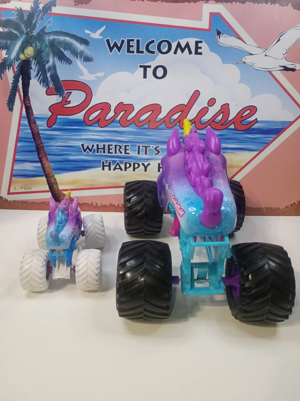 Lot Of 2 Monster Jam Monster Truck Sparkles Smash Unicorns (1:24)+(1:64) Scale
